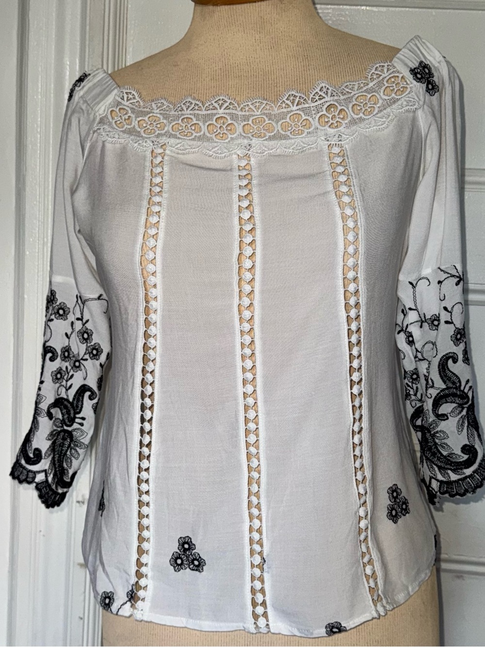 White Embroidered Peasant Top with Black Floral size L